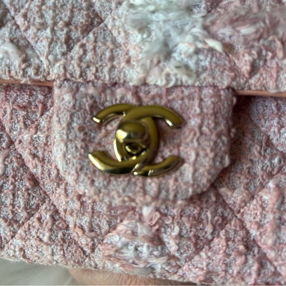 ❌SOLD❌ 🩷🤍Chanel 22C Pink Tweed Medium Classic Flap🩷🤍 - Picture 7 of 13